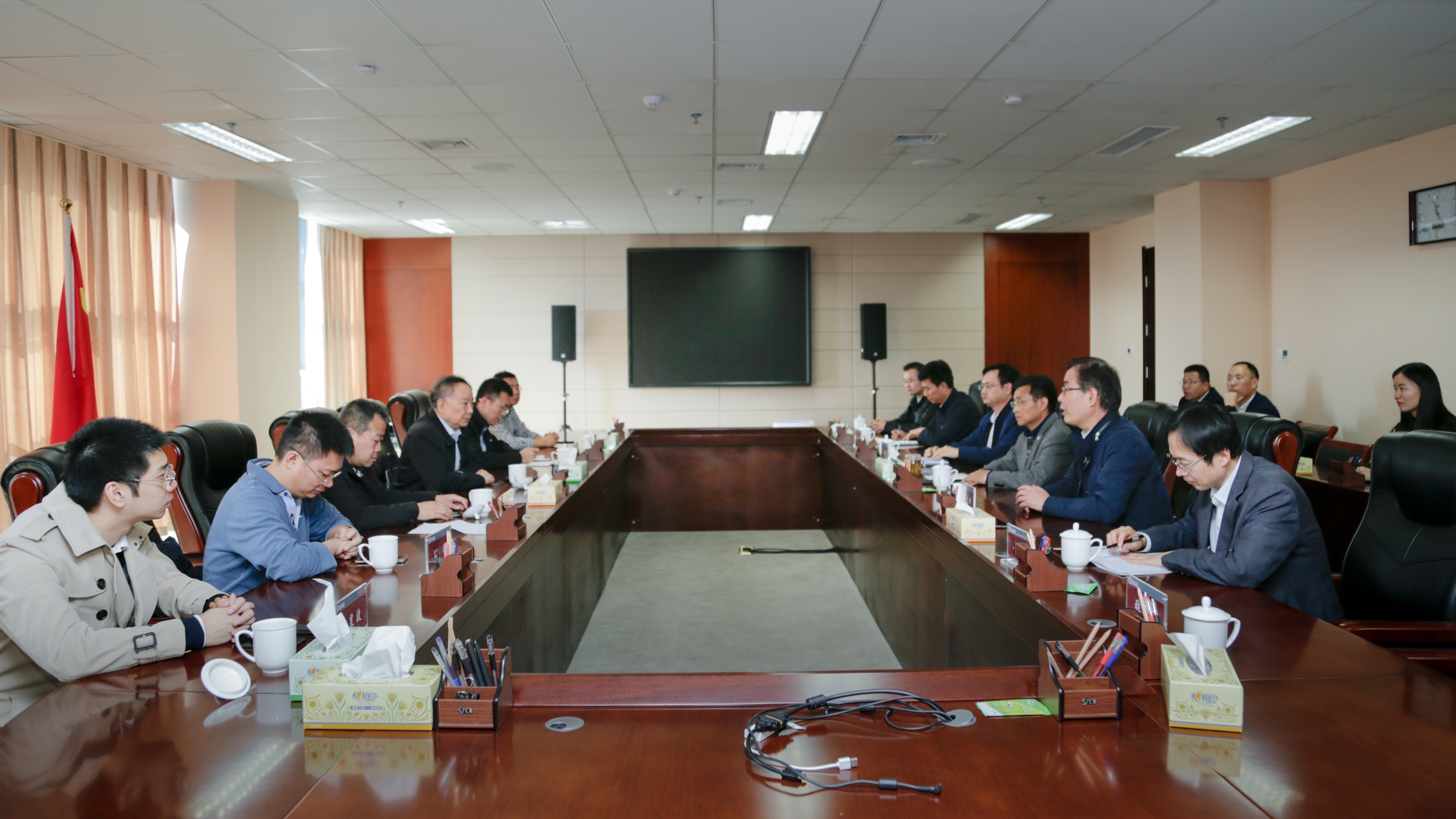 20181027沈昌祥院士莅临我校视察交流3.jpg 20181027沈昌祥院士莅临我校视察交流3.jpg