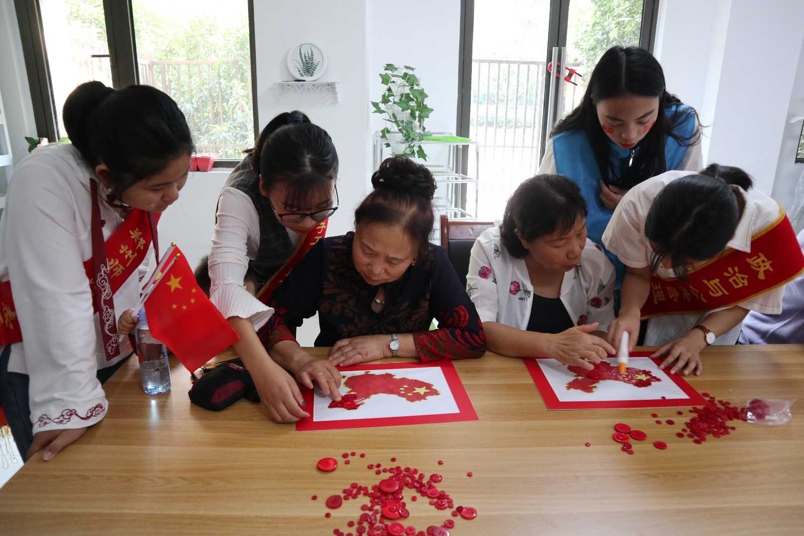 2.志愿服务2.jpg 2.志愿服务2.jpg