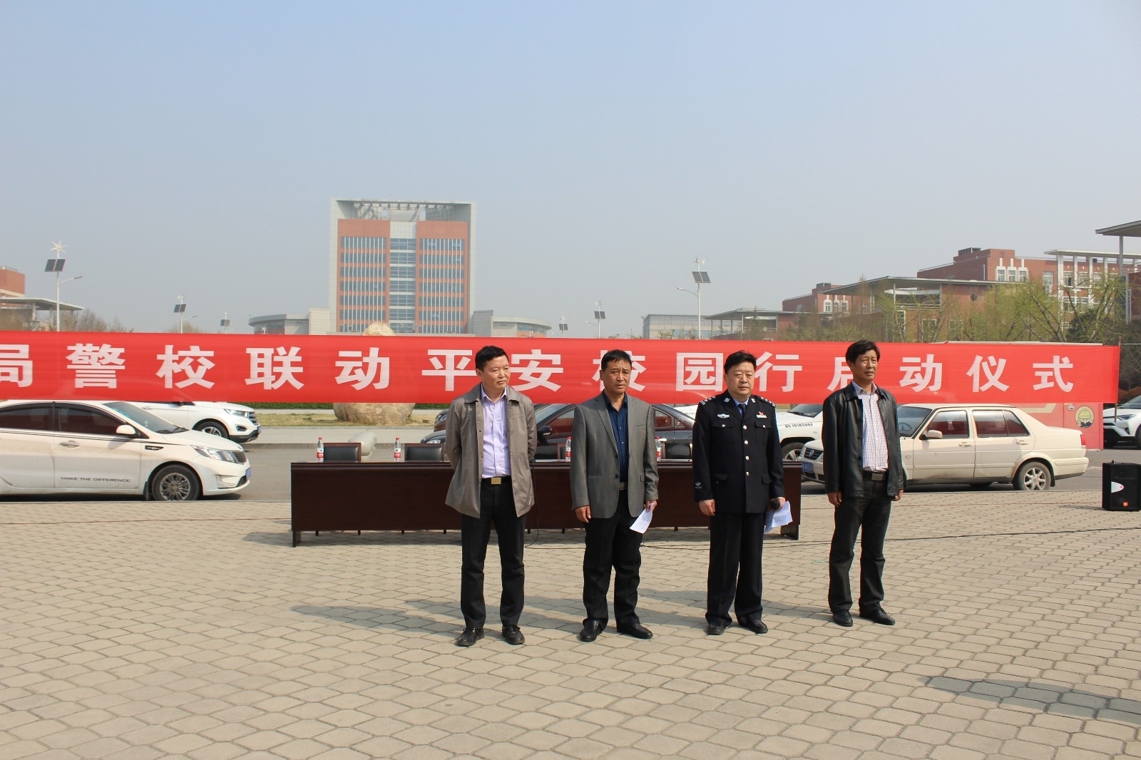 我校开展警校联动平安校园宣传教育活动1.JPG 我校开展警校联动平安校园宣传教育活动1.JPG