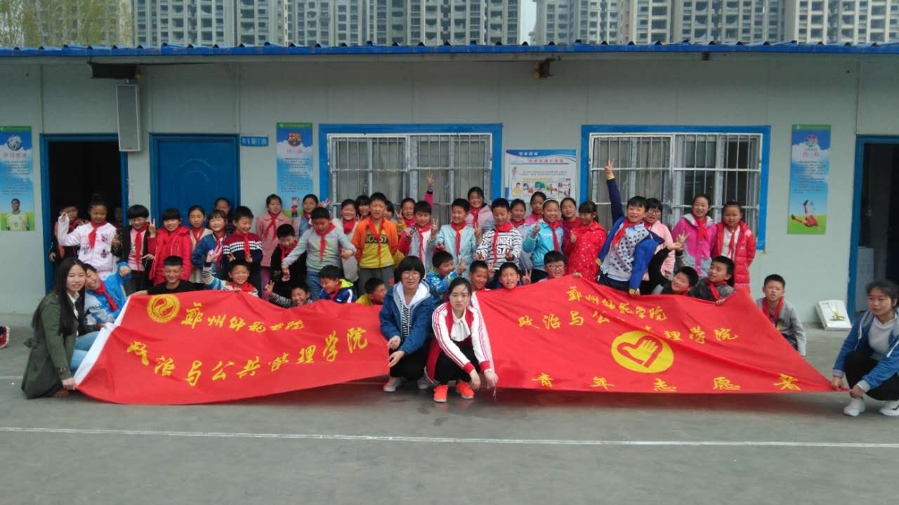 活动合影.jpg 活动合影.jpg